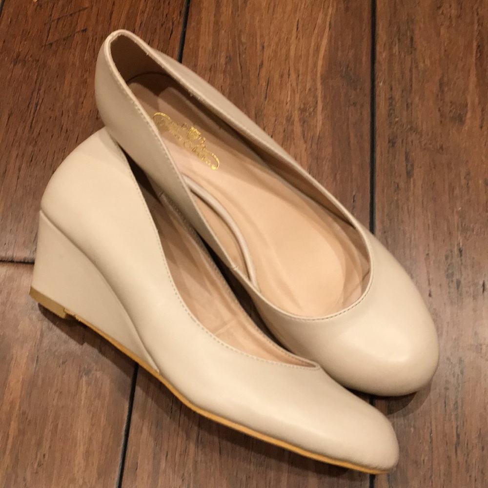 Nude wedge pumps